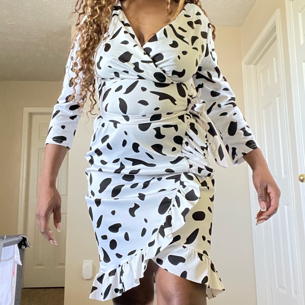 Black and white dalmatiens dress.